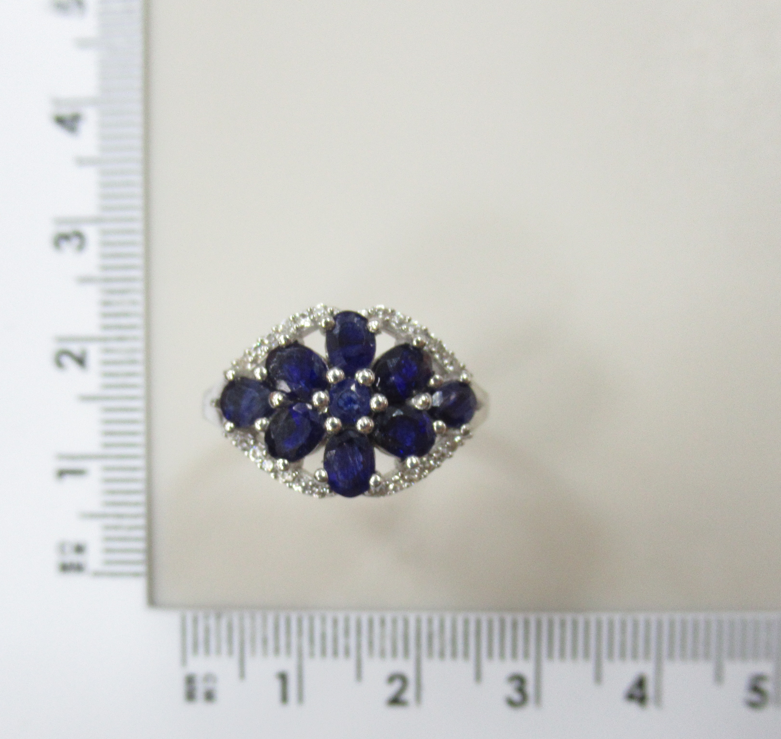 Серебряное кольцо с сапфирами "Цветок"